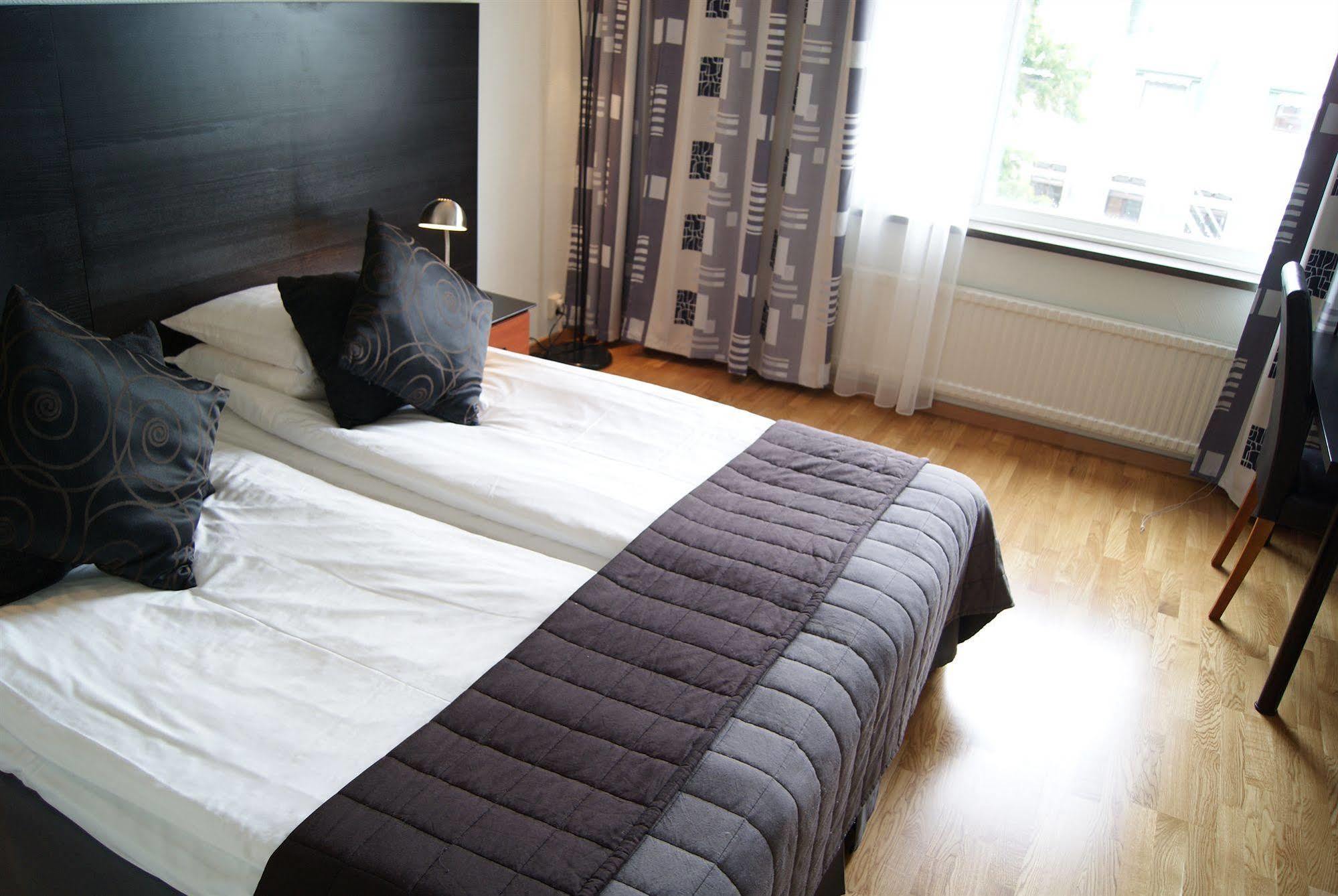 Hotel Sure By Western 3*